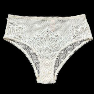 Victorias Secret Dream Angels Crotchet Lace Mid -Rise Cheeky panty Coconut white